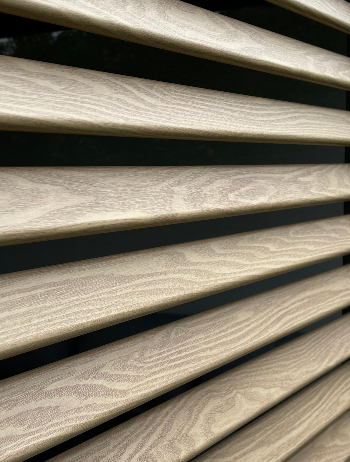 Fixed Louvre Systems: Permanent Privacy, Effortless Style